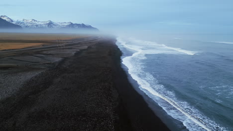 Isländischer-Schwarzer-Sandstrand-Drohnenschuss