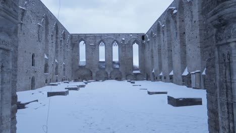 Entrada-De-Algunas-Antiguas-Ruinas-De-Covent-Cubiertas-De-Nieve-Demolidas-Por-La-Guerra