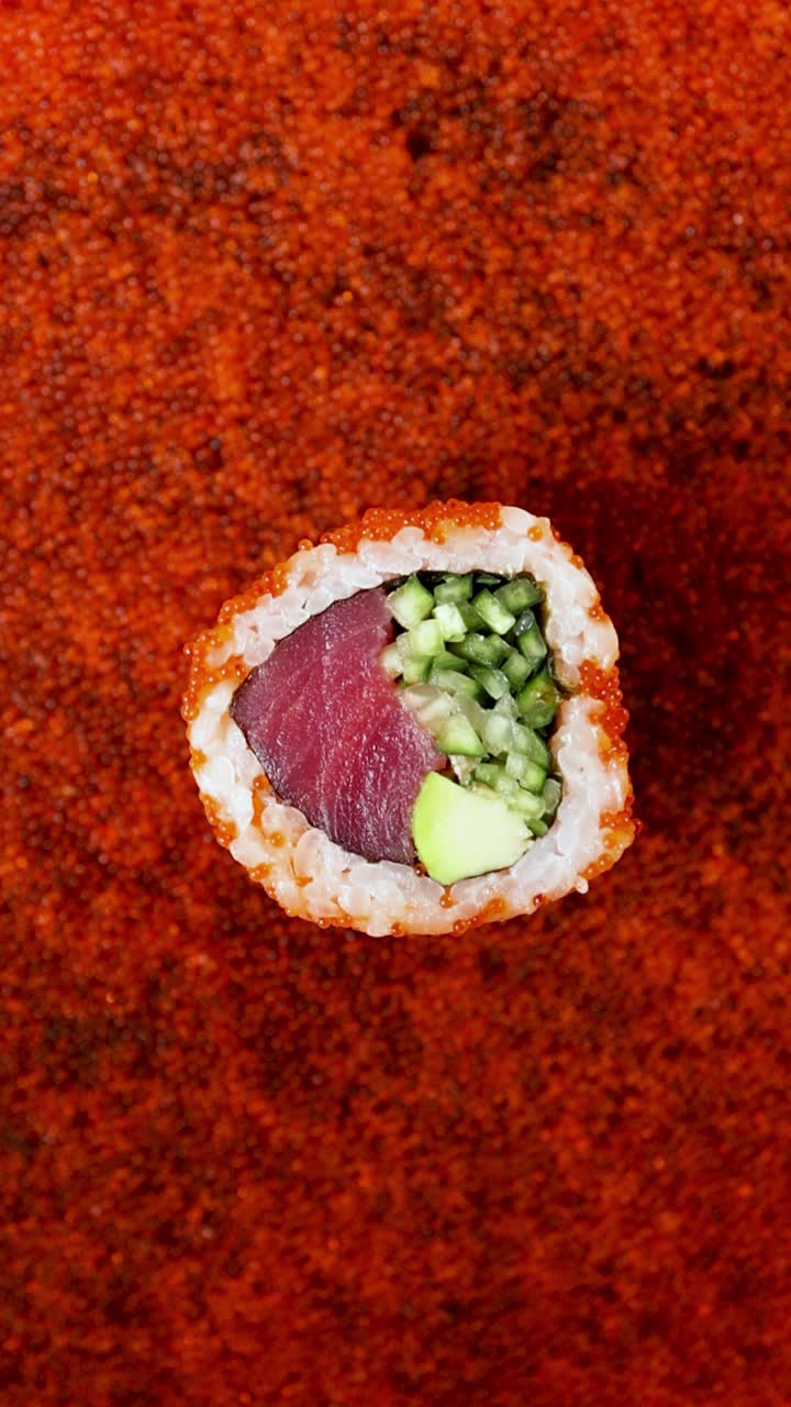 sushi con rollo de atún