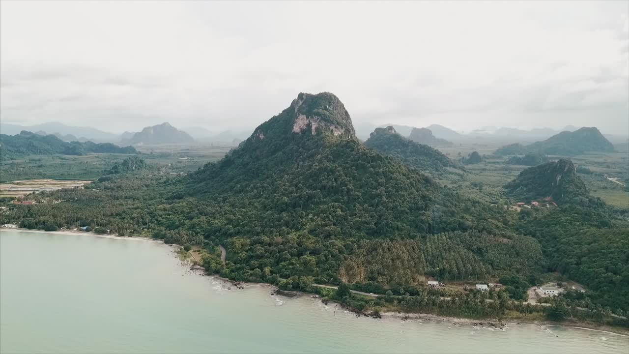 vistas a las montañas costeras