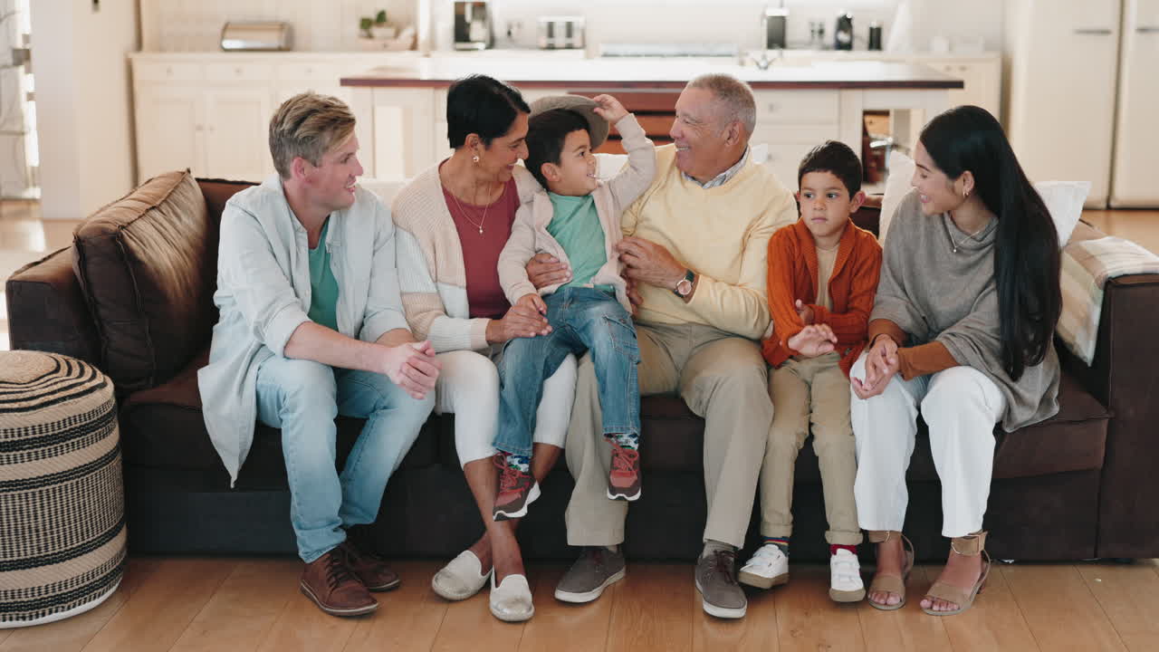 행복, 세대와 큰 가족과 함께 미소