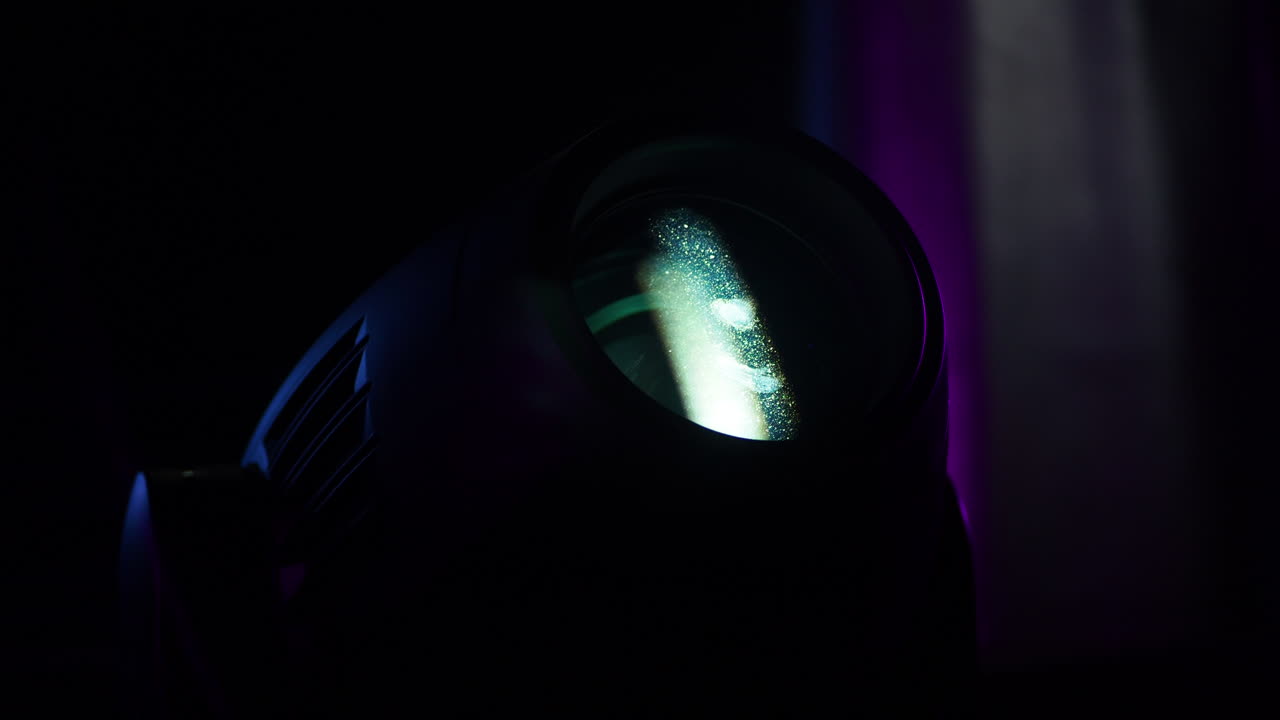 vista cercana del foco giratorio. equipo de iluminación