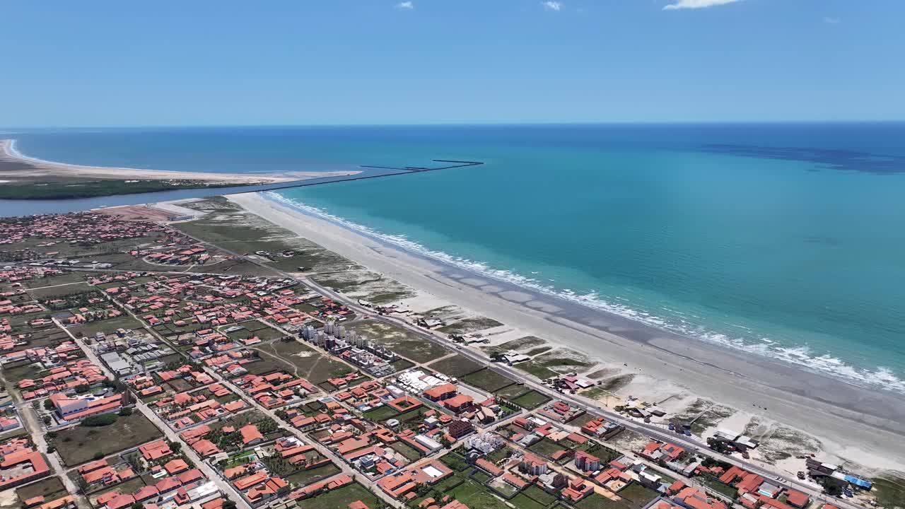 Spiaggia di Atalaia A Luis Correia In Piaui Brasile. Skyline della spiaggia. Paesaggio naturale. Viaggio estivo. Spiaggia di Atalaia A Luis Correia In Piaui Brasile. Scenario tropicale