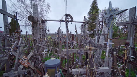 Memories-carved-in-wood:-the-story-of-the-Hill-of-Crosses