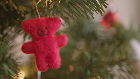Christmas-tree-ornaments