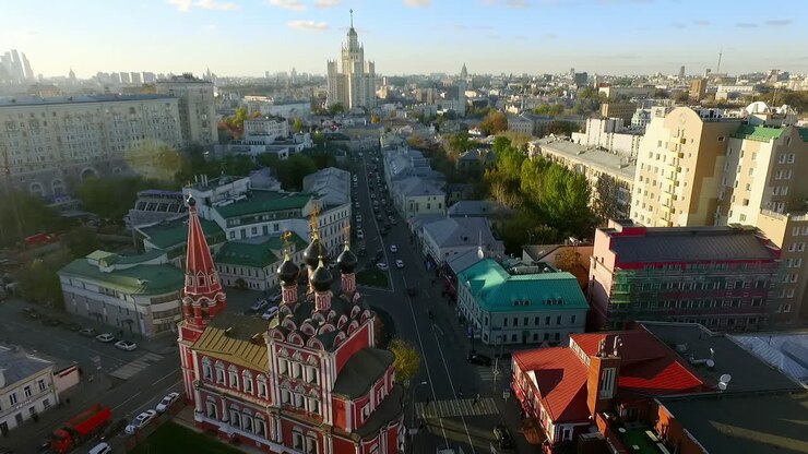 Voando sobre a Praça Taganskaya em Moscou, Rússia