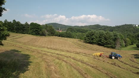 Luftaufnahme-Der-Heuernte-In-Der-Nähe-Von-Boone,-North-Carolina,-Boone-North-Carolina-Im-Watauga-County