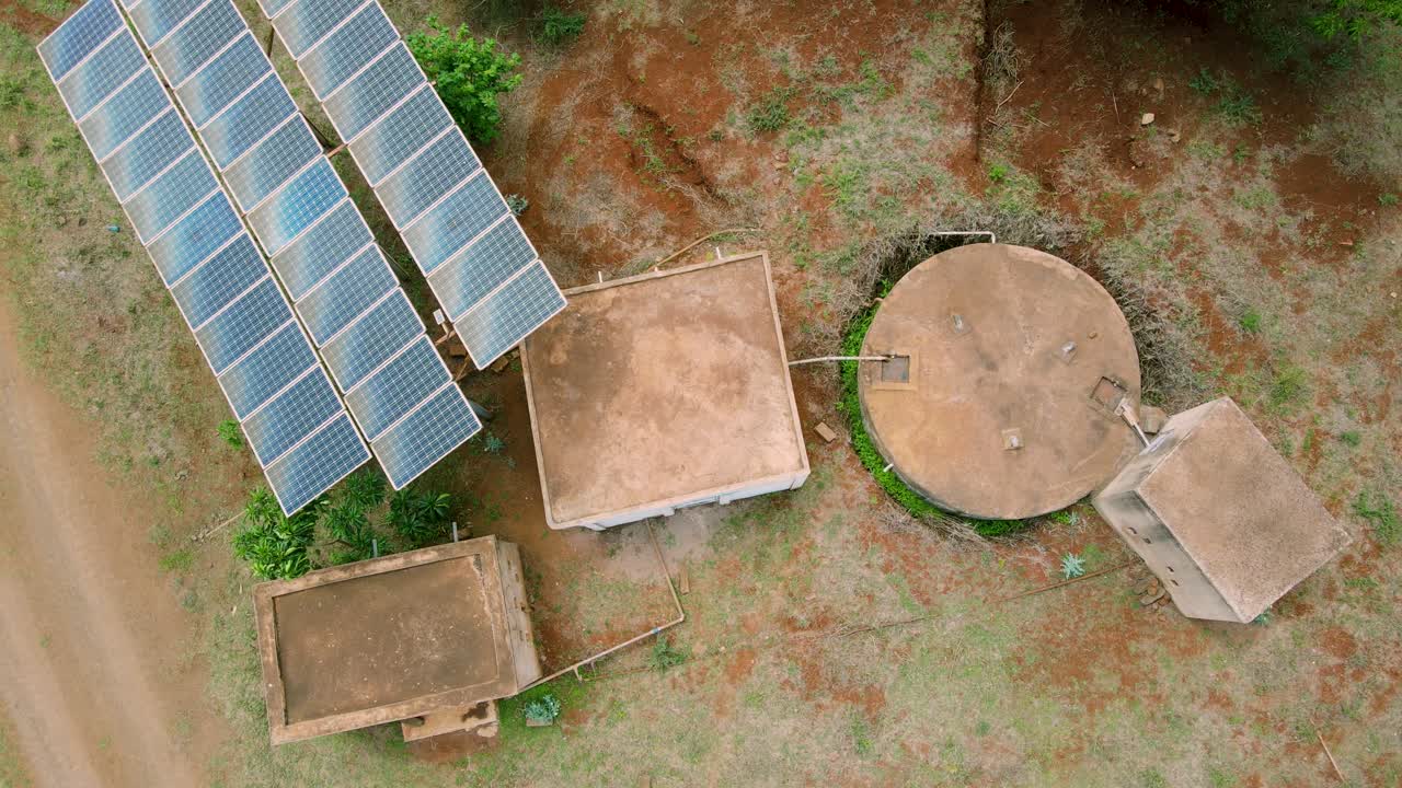 vista aerea de paneles solares flotantes