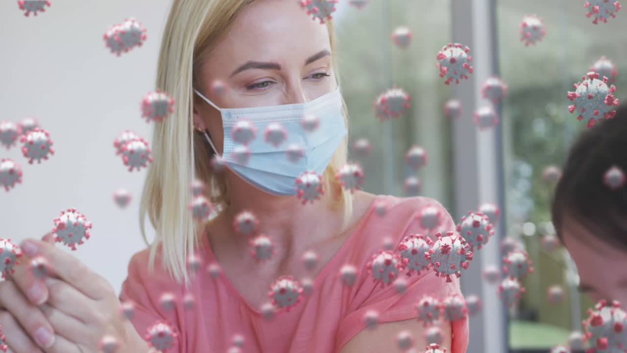 анимация клеток covid-19 над кавказской блондинкой матерью и ее дочерью в масках для лица