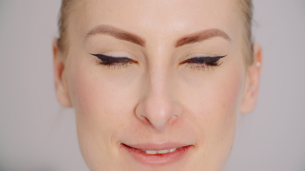 mujer con máscara protectora coronavirus covid 19 2