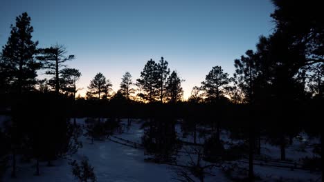 Atemberaubender-Wintersonnenuntergang-Mit-Blick-Auf-Das-Berühmte-Natürliche-Amphitheater-Im-Bryce-Canyon-Nationalpark,-Utah