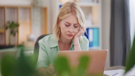 Angry-Worried-Woman-While-Working-on-Laptop