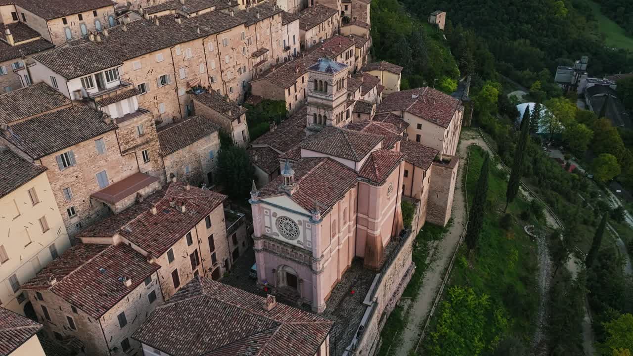 성 바리새 교회 의 공중 드론 뷰