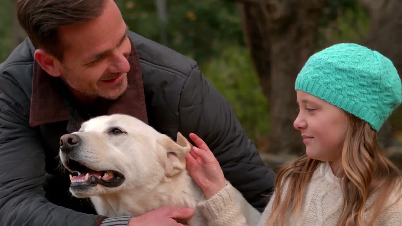 행복 한 가족 이 함께 즐겁게 지내는 것