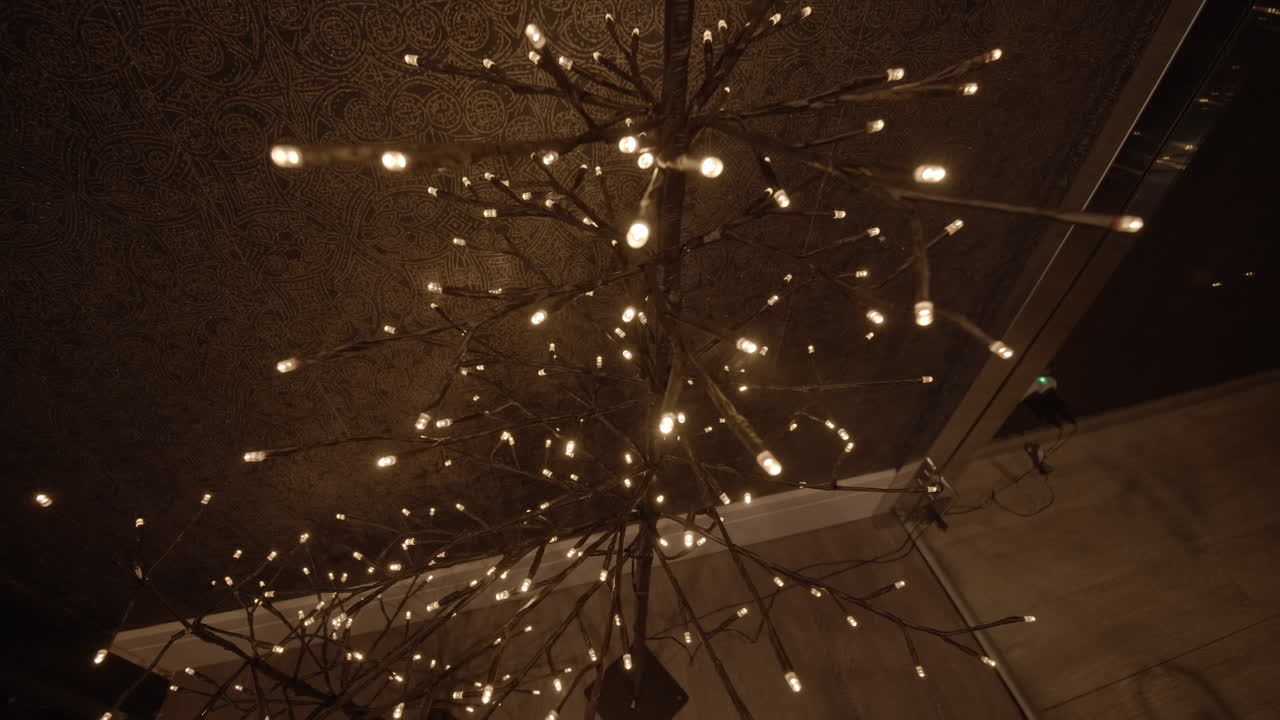 diseño interior con lámpara de árbol de piso moderna