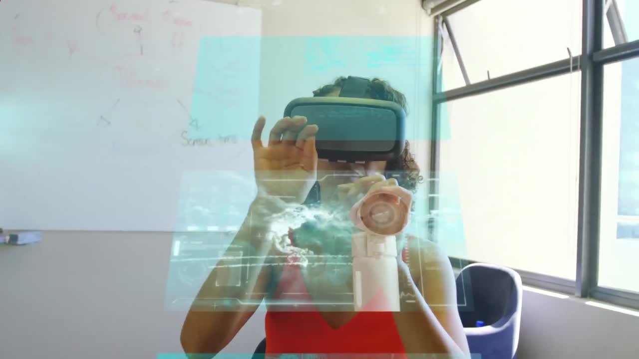 animación de formas rojas e interfaces de datos sobre la mujer en auriculares vr utilizando interfaz virtual