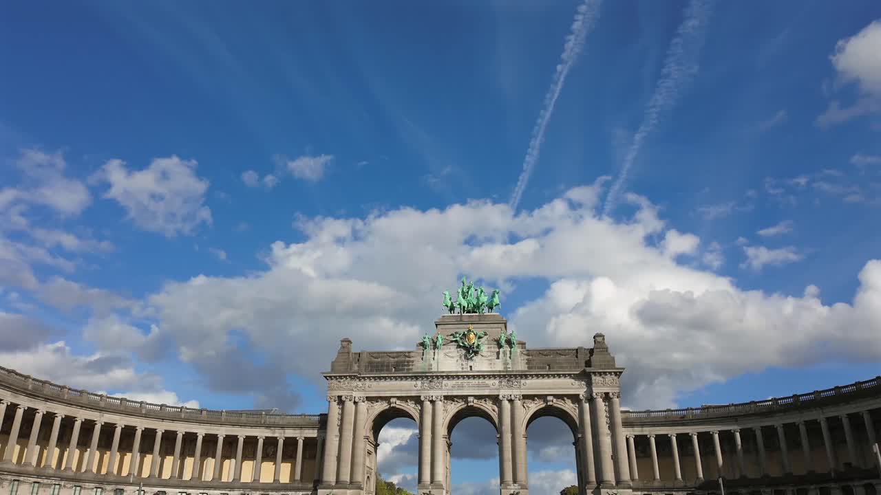 Dynamic hyperlapse of Cinquantenaire Arch in Brussels under blue sky
