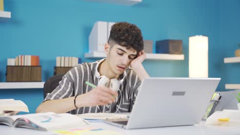 Estudiante-Cansado-Bostezando.