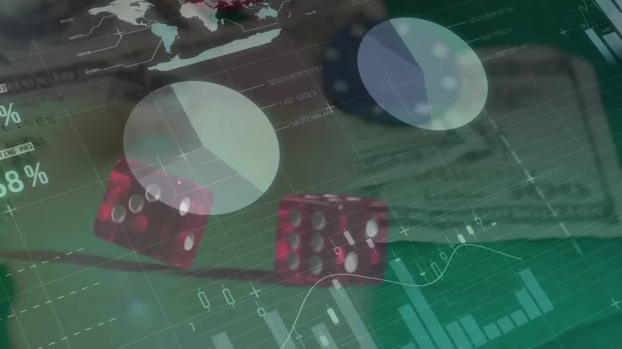 animación del procesamiento de datos financieros sobre dos dados, fichas de juego y billetes de dólares estadounidenses
