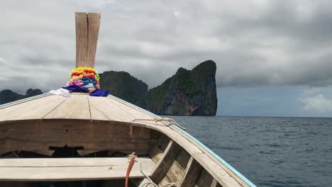 Beautiful-View-of-a-Longtail-Boat-Ride-to-the-Tropical-Islands-of-Koh-Phi-Phi-Le-in-Thailand