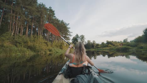 Young-caucasian-girl-on-her-back-to-camera