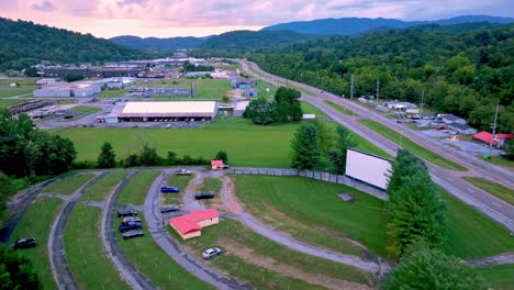 Ausziehbare-Luftaufnahme-Im-Theater-In-Elizabeth,-Tennessee