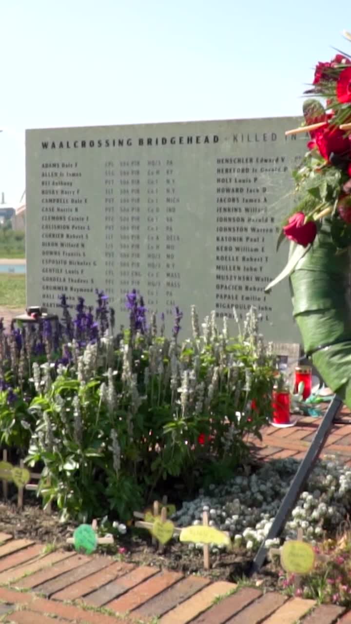 monumento conmemorativo de la cabecera del puente del cruce de wal