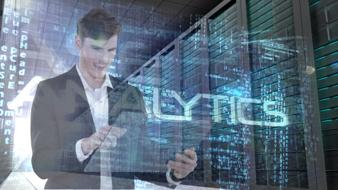 animación del procesamiento de datos sobre empresario utilizando tabletas y servidores de computadora