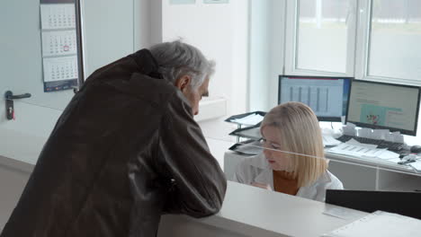 consulta del paciente en el consultorio del médico