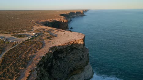 Wide-angle-view-of-Nullarbor-Cliffs-during-afternoon-with-parking-area-in-South-Australia