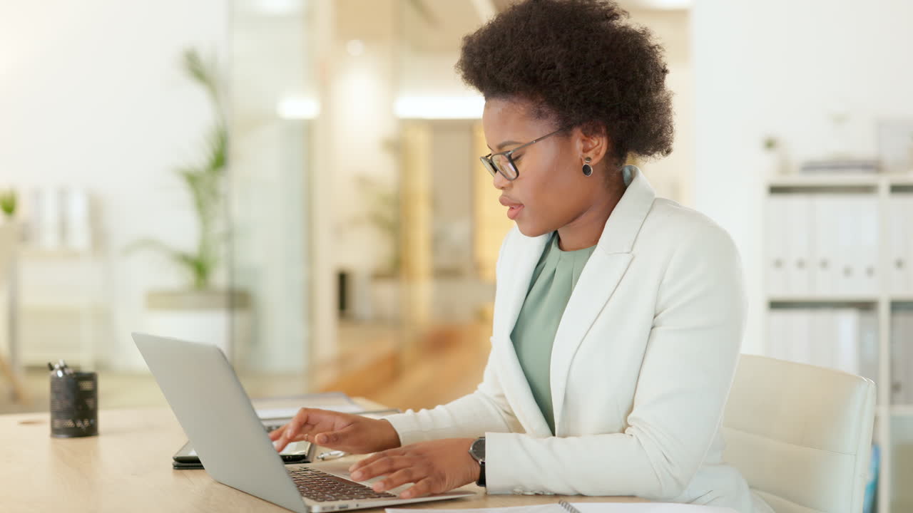 Young business woman browsing on a laptop