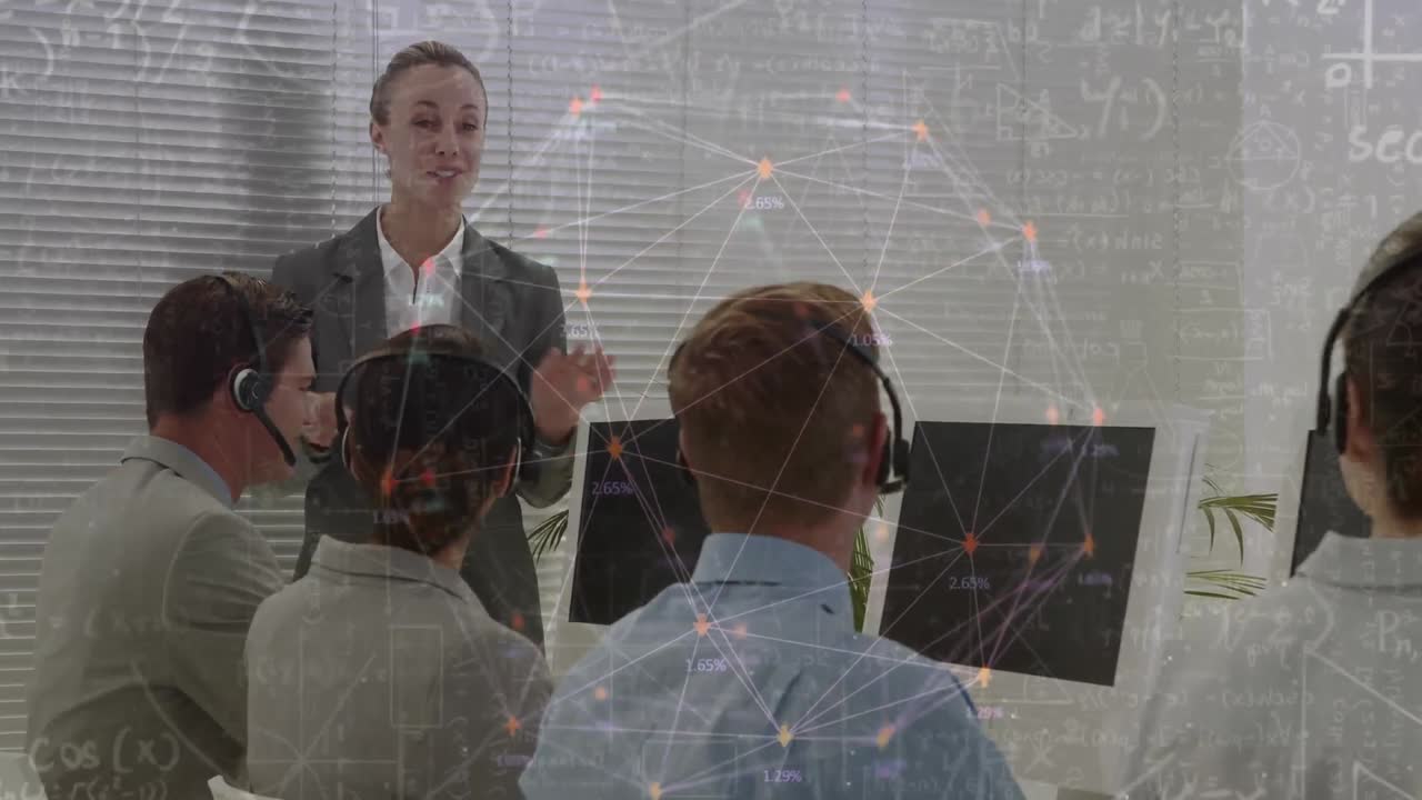 animación de redes de conexiones a través de personas de negocios que usan auriculares telefónicos