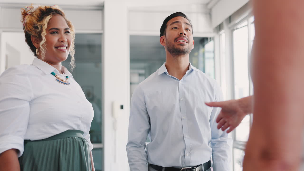 apretón de manos, promoción y éxito de negocios