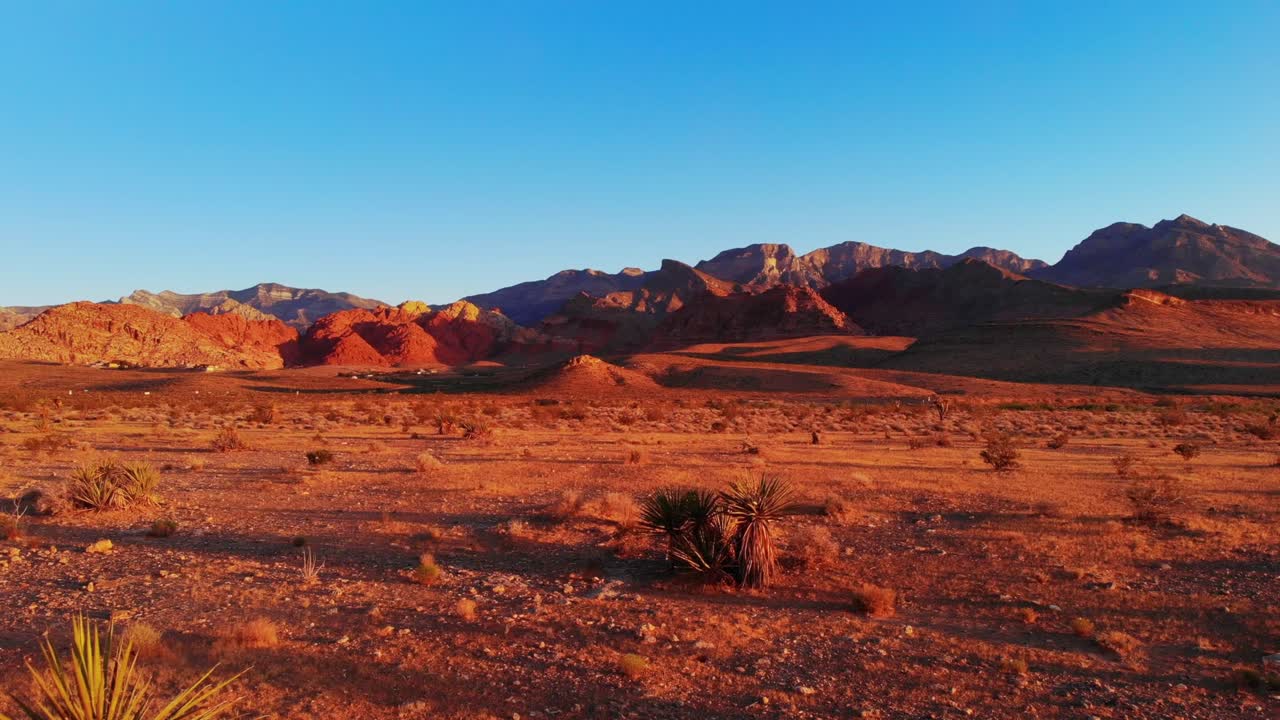 레드 록 캐니언 근처의 네바다 고속도로에 낮은 공중 접근