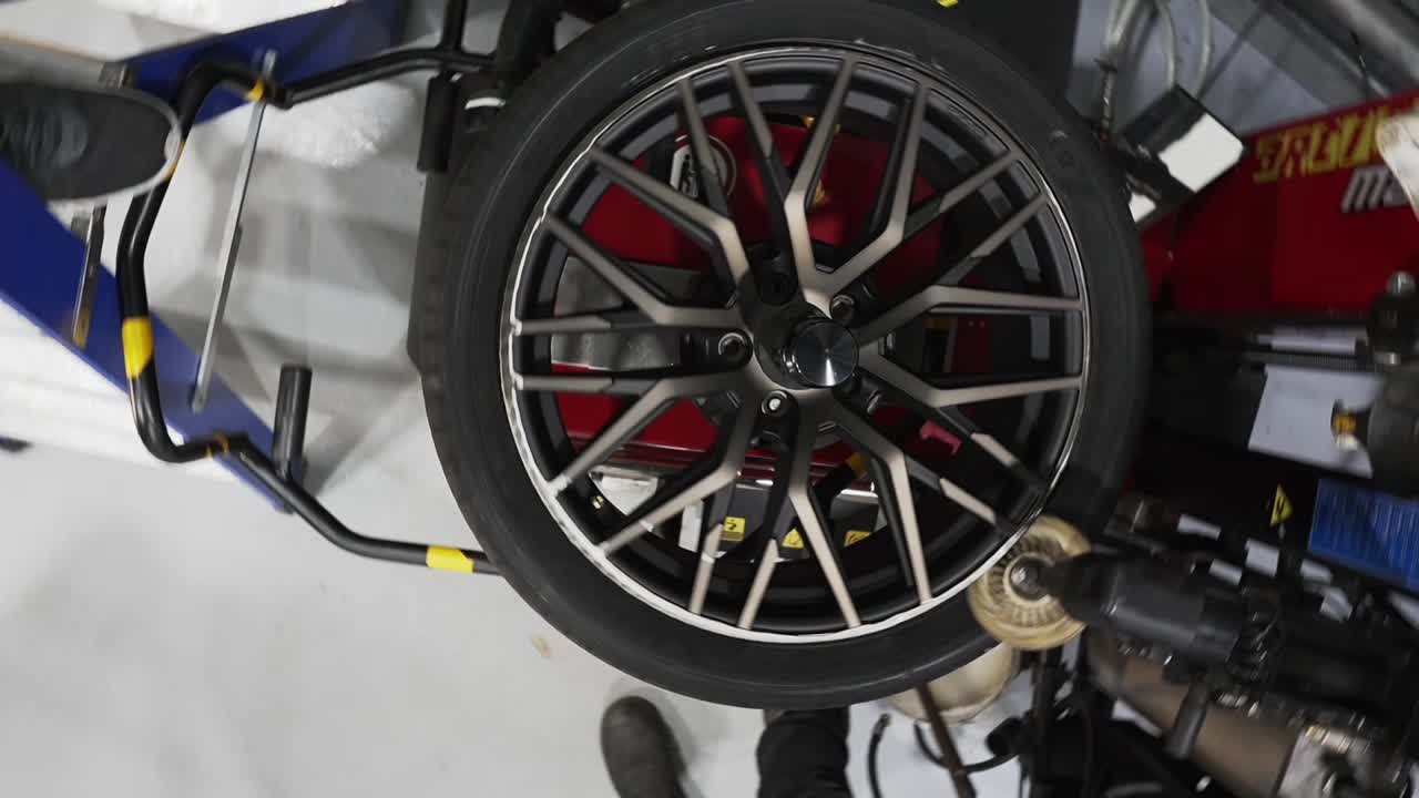 자동차 수리 공장에서 자동 자동차 바 ⁇  청소 서비스, 360 회전