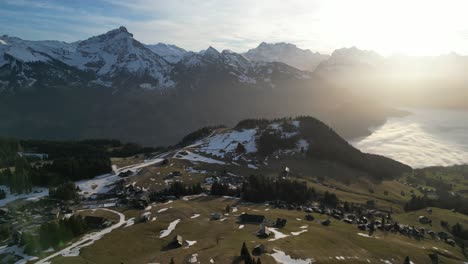 Amden-Weesen-Schweiz-Dämmerung-Ist-Auf-Diesem-Dorf-In-Den-Alpen