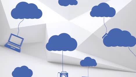 Blaue-Wolke-Bewegt-Sich-Mit-Netzwerksymbolen-Auf-Weißem-Hintergrund