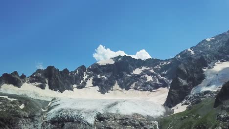 majestuoso paisaje de glaciares de montaña