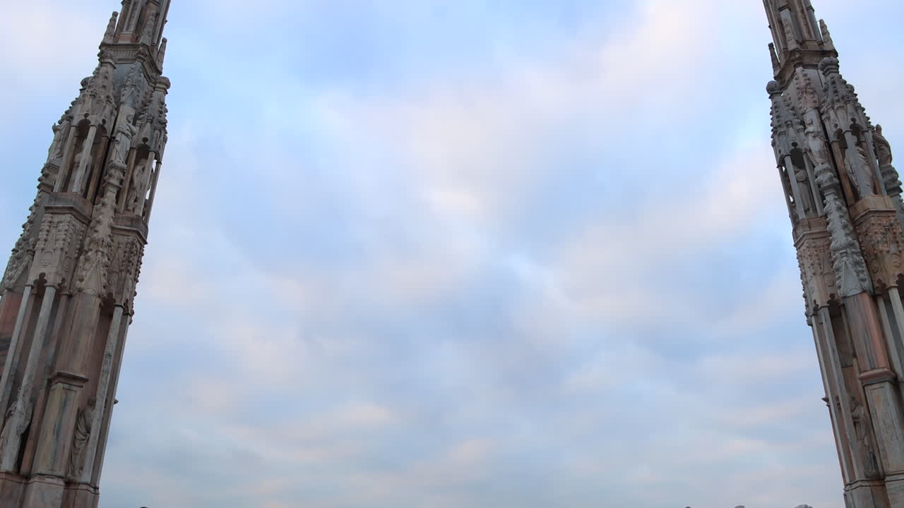 밀라노 도시의 아름다운 하늘