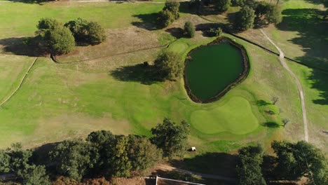 entrenamiento en la vista aérea del campo de golf.