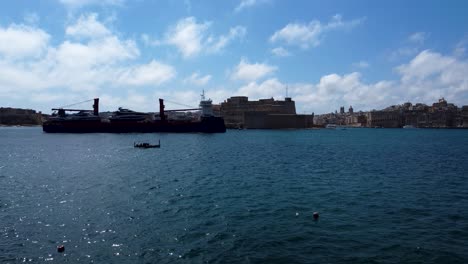 Explora-Malta,-Una-Ciudad-Histórica-En-El-Mediterráneo
