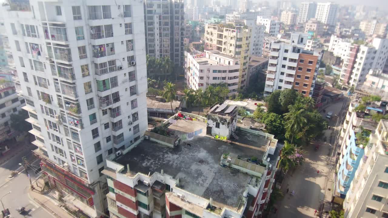 vista aérea de una ciudad densamente poblada