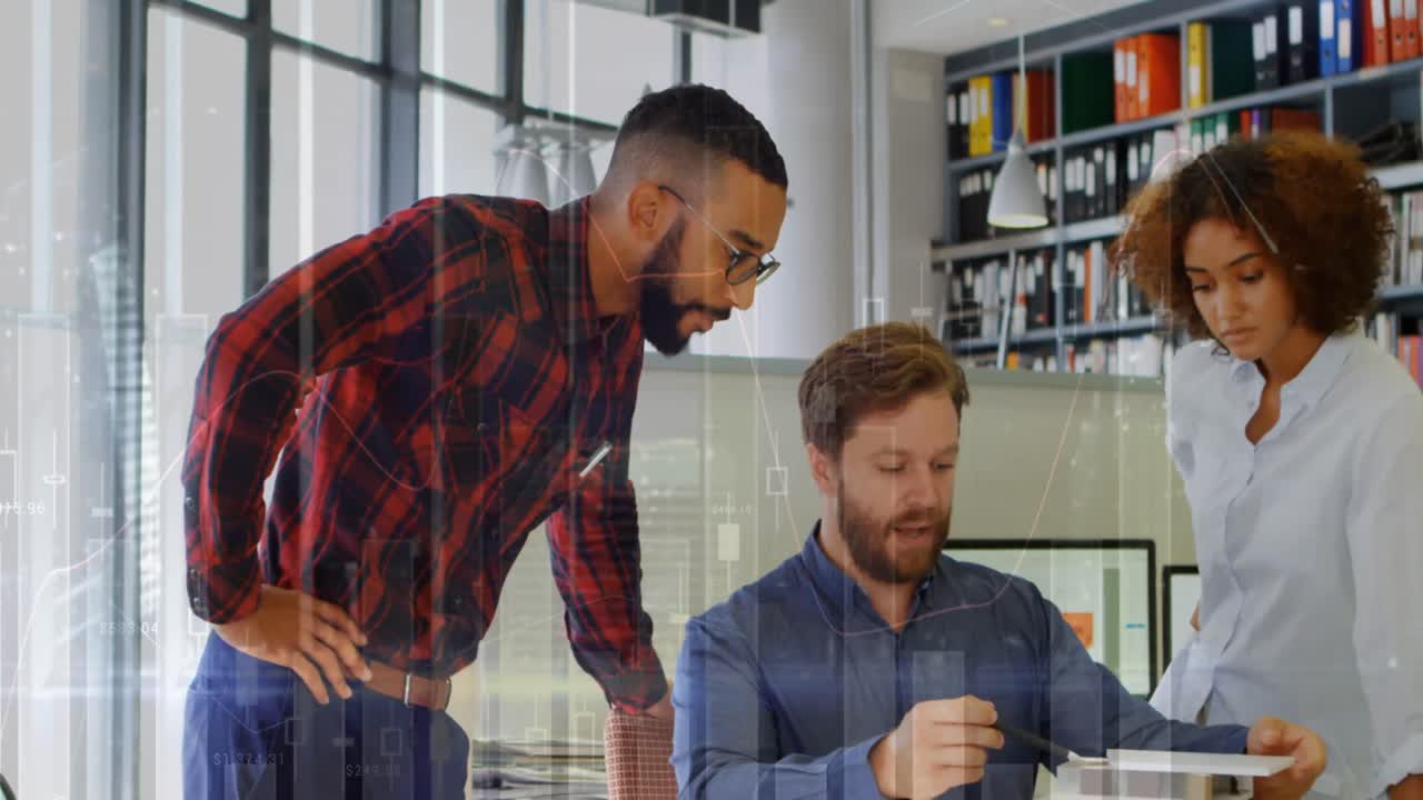 animación del procesamiento de datos con estadísticas sobre personas de negocios que usan hablar