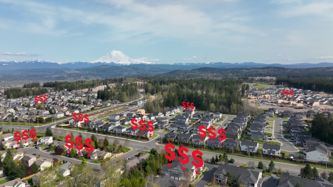 Puyallup, Washington'daki Banliyö Evlerinin Üzerinde Kırmızı Fiyat Düşüşü Animasyonlarının Yüzdüğü Havadan Görünüm