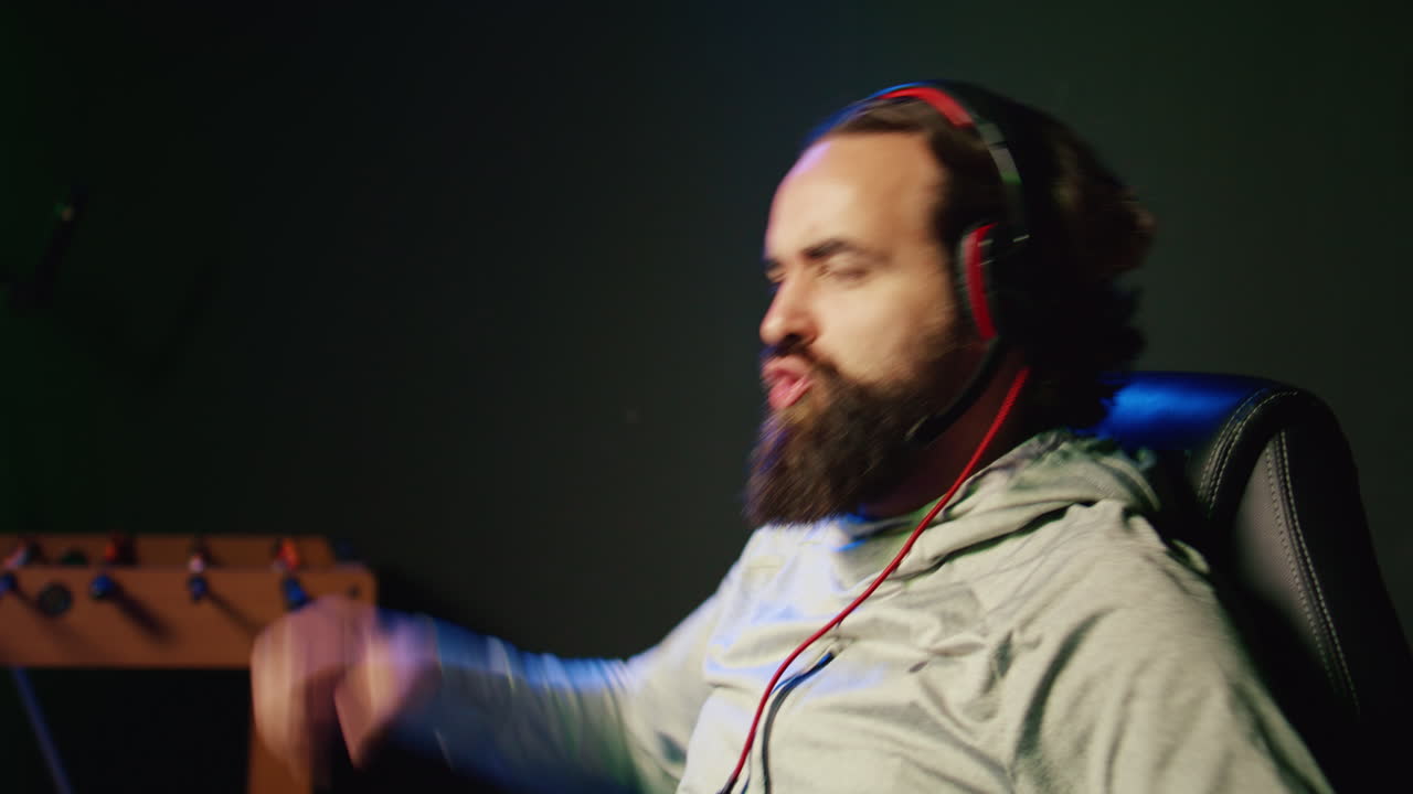 게임에서 날아다니는 우주선이 죽은 후 짜증나는 플레이어, 게임 오버 메시지를 수신