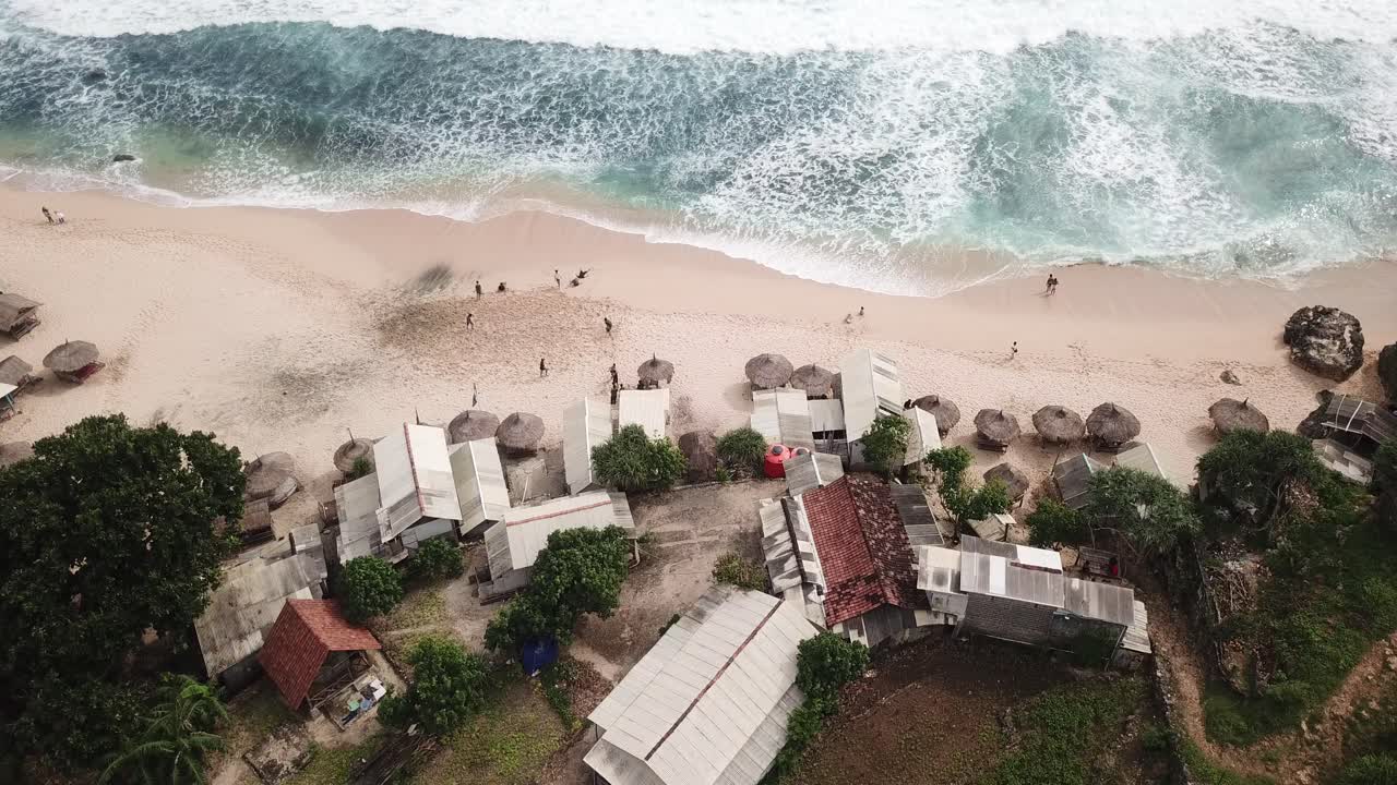 조감도, 숨겨진 해변, 즉 인도네시아 요그야카르타 구눙키둘에 위치한 와투 라왕 해변