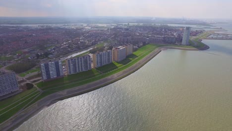 Die-Stadt-Terneuzen-An-Der-Mündung-Der-Westlichen-Schelde