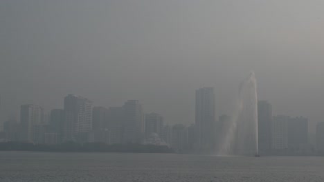 Baja-Visibilidad-Sobre-La-Ciudad-De-Sharjah-Durante-Una-Tormenta-De-Polvo-En-Los-Emiratos-Árabes-Unidos