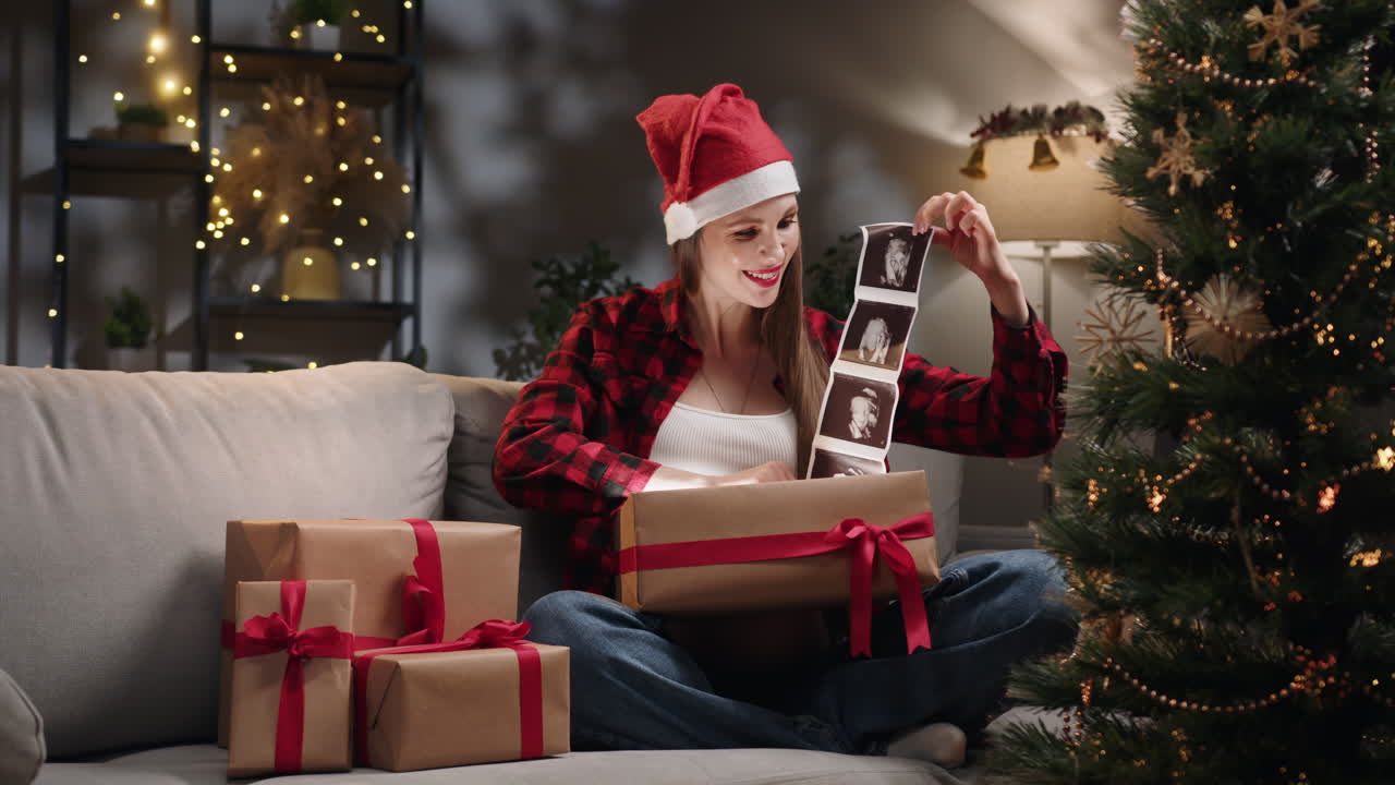 Christmas pregnancy announcement