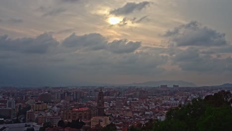 colorido timelapse del atardecer en málaga, sur de españa